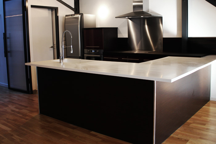 Exemple de plan de travail cuisine en Corian - Plan-de-Travail-974.com
